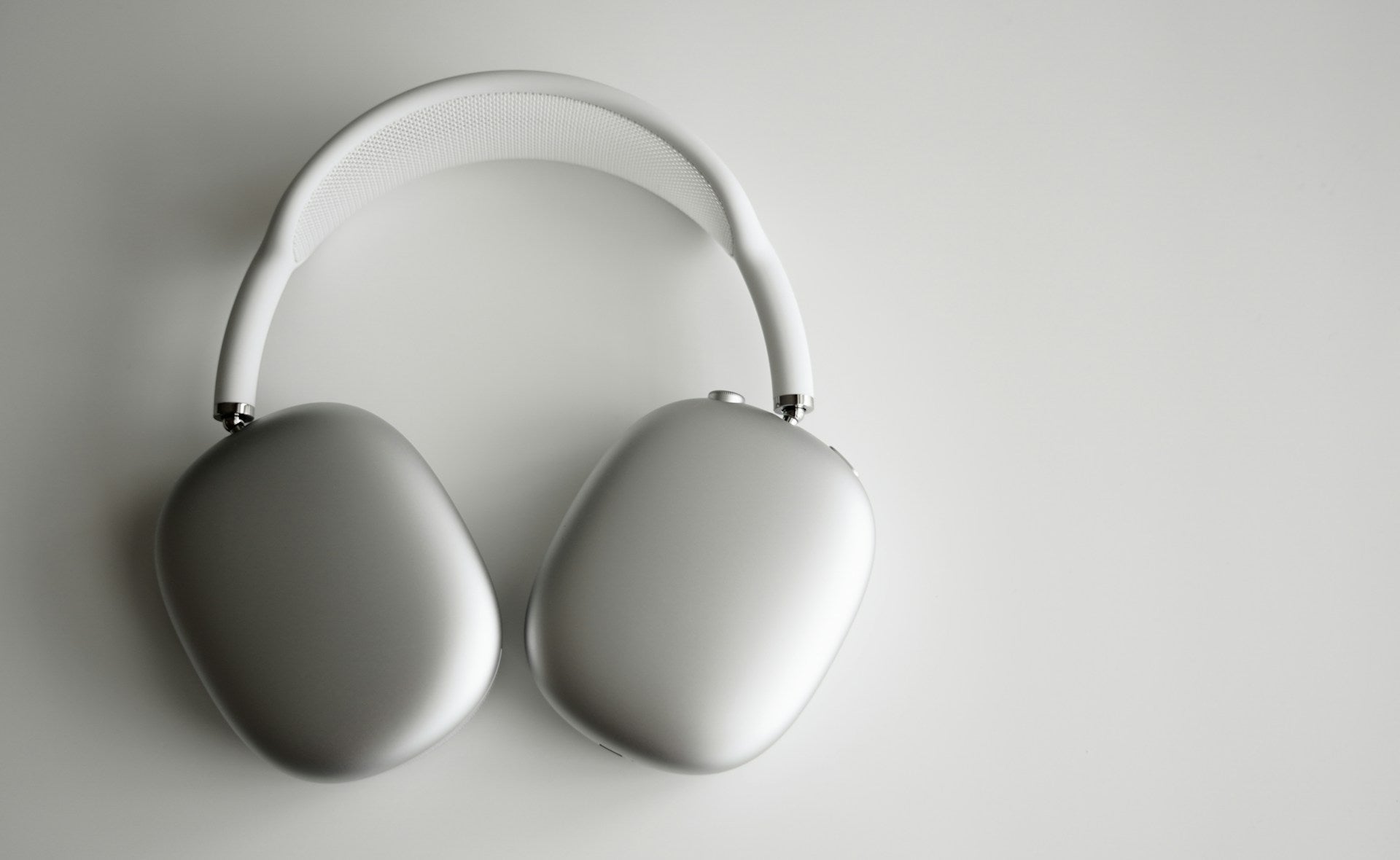 White airpods max